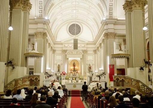 Imagem ilustrativa da matéria: Dom Roberto celebra 15 anos à frente da Diocese de Campos e recebe Diploma Cristo Redentor da Alerj
