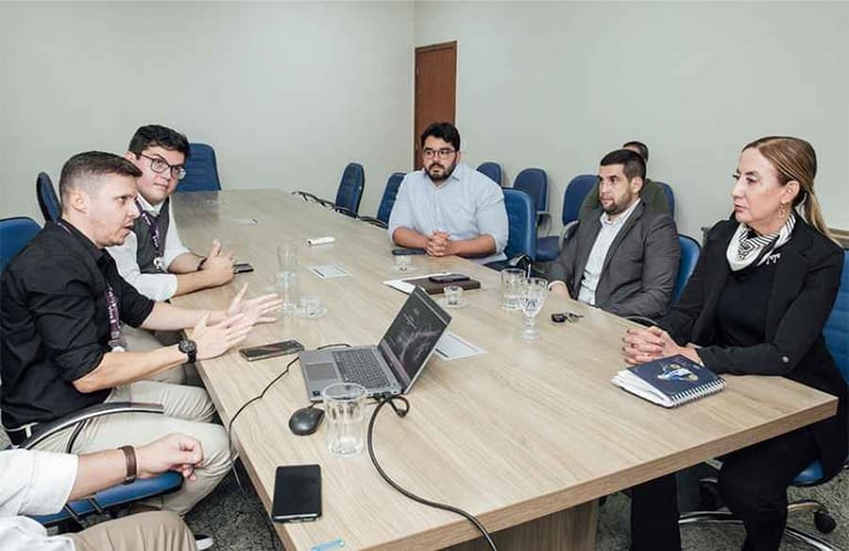 Imagem ilustrativa da matéria: Sinal de celular pode avançar em áreas críticas de SFI após reunião com a Vivo