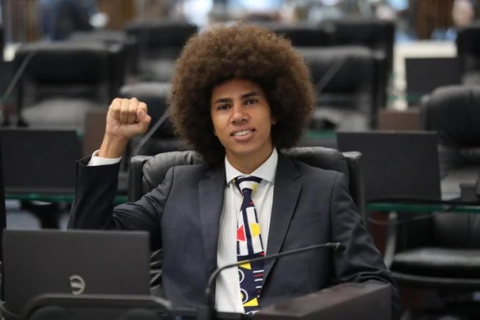 Imagem ilustrativa da matéria: Assembleia do Paraná votará cassação de Renato Freitas na próxima semana