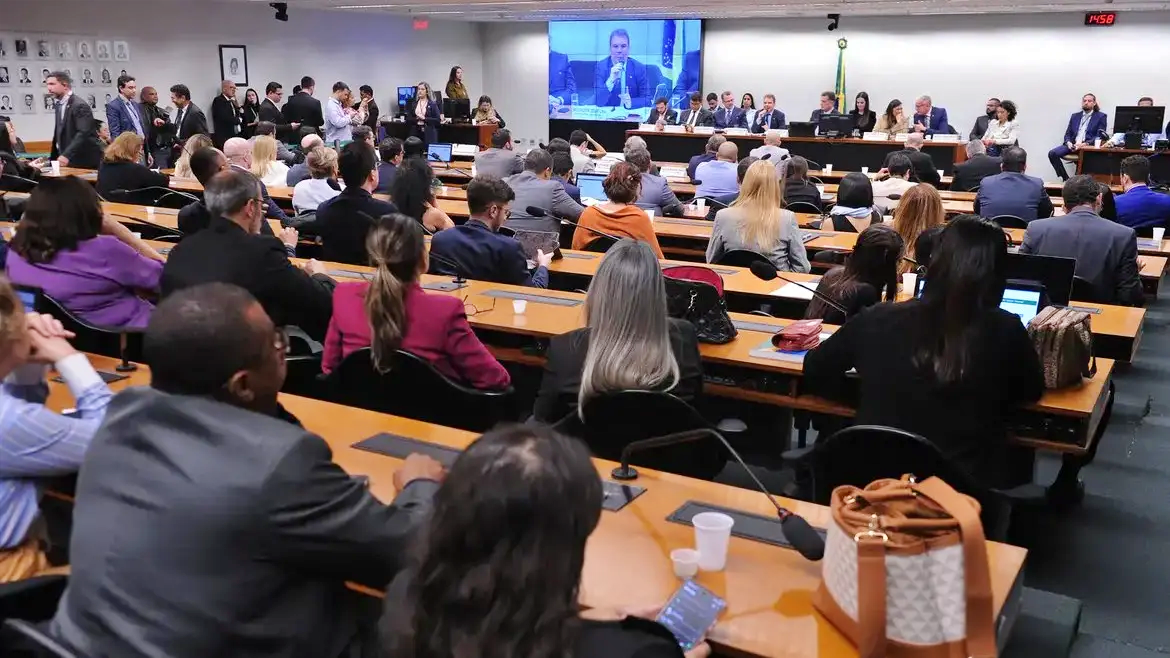 Imagem ilustrativa da matéria: CCJ da Câmara aprova PEC que reduz maioridade penal de 18 para 16 anos