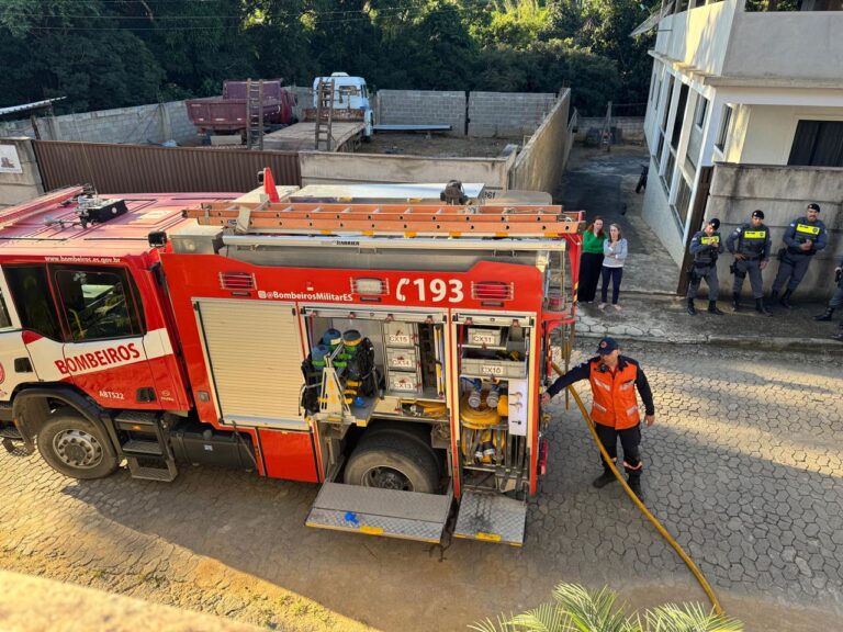 Imagem ilustrativa da matéria: Celular na tomada superaquece e provoca incêndio em casa de dois andares em Conceição do Castelo