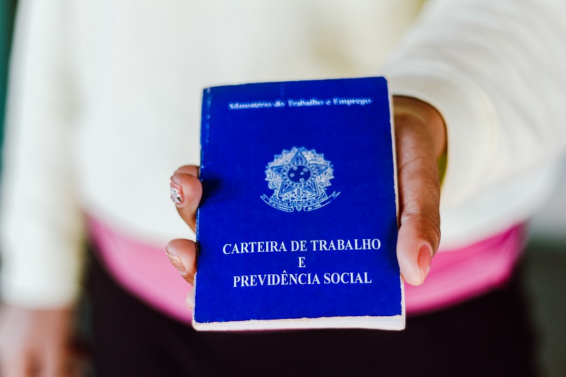 Imagem ilustrativa da matéria: Fim da escala 6×1: 12 mil trabalhadores com supersalários vão deixar de bater ponto no ES