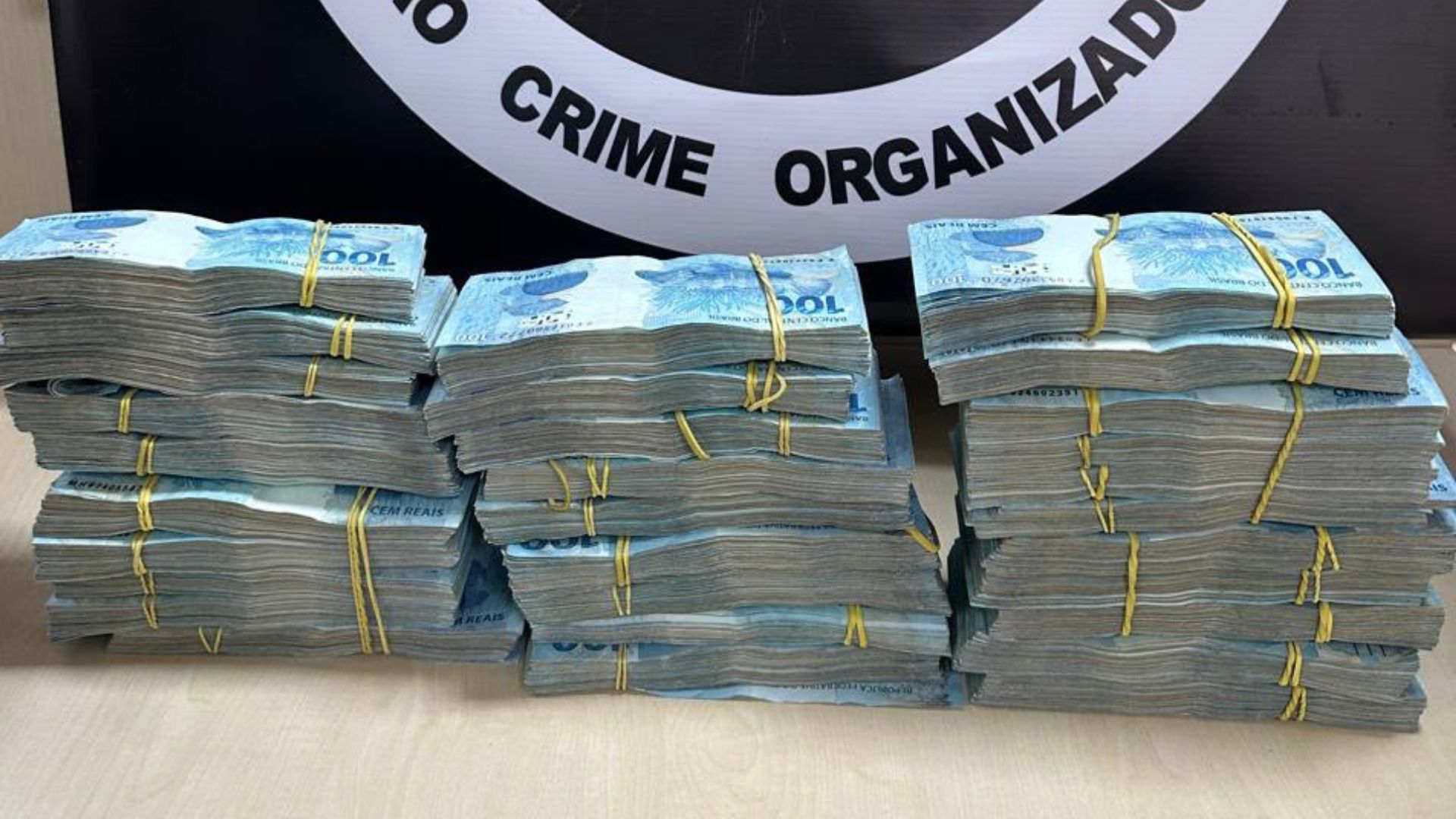 Imagem ilustrativa da matéria: Gari flagrado com R$ 300 mil no ES é peça-chave em operação com prisões