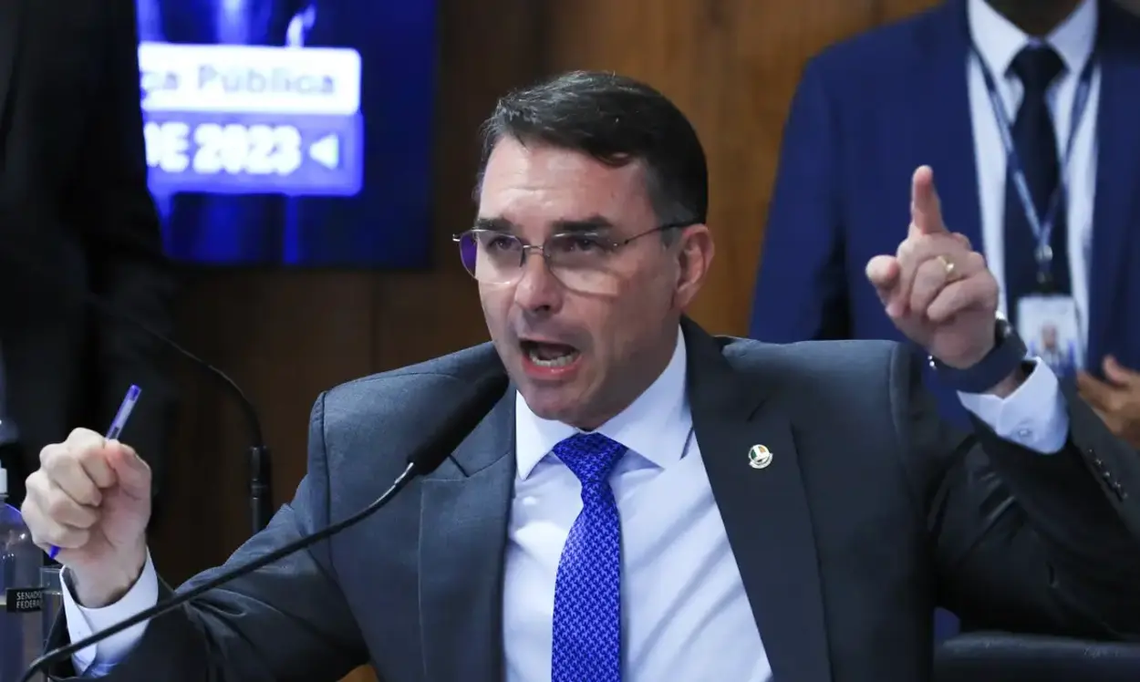 Imagem ilustrativa da matéria: Meu vice será uma pessoa preparada e de preferência mulher, diz Flávio Bolsonaro