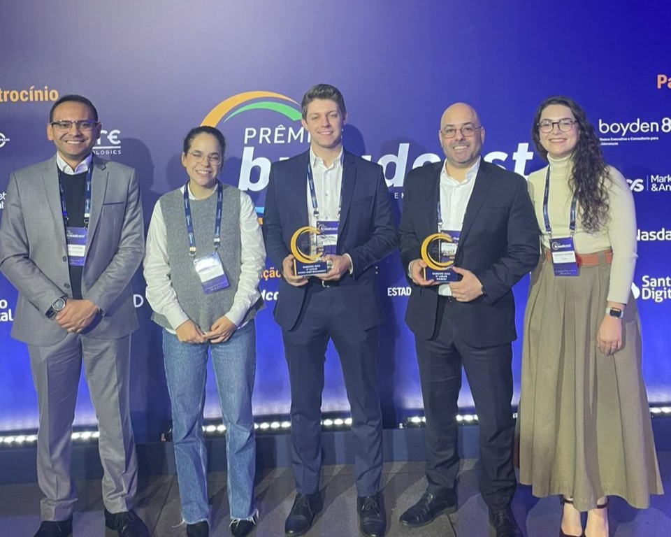 Imagem ilustrativa da matéria: Sicredi conquista 2º lugar no Prêmio Broadcast Projeções