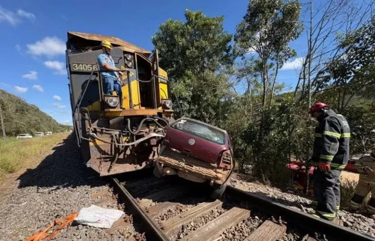 Imagem ilustrativa da matéria: Trem arrasta carro por 200 metros em Alfredo Vasconcelos (MG) e motorista morre
