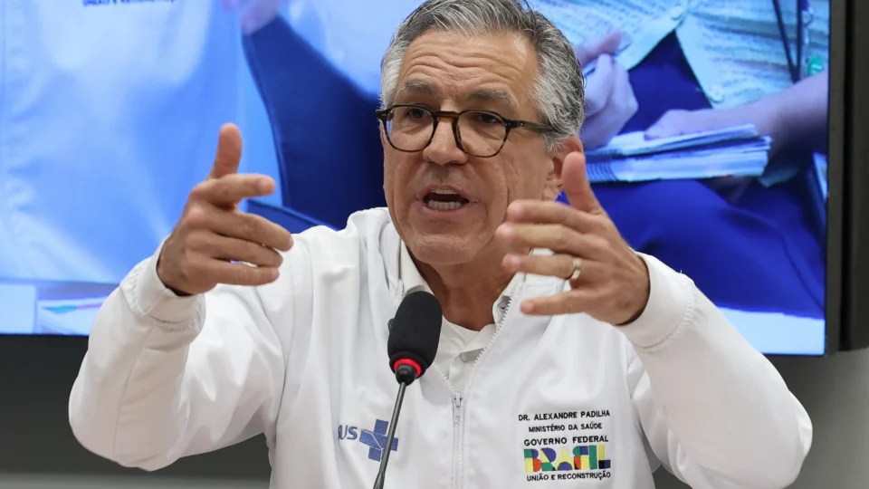 Imagem ilustrativa da matéria: Vacinação contra dengue com imunizante do Butantan é suspensa após 2 mortes